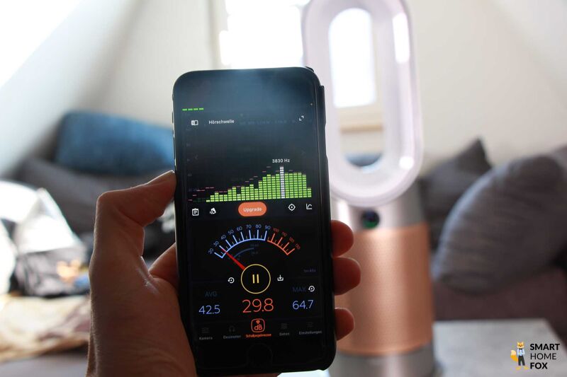 Die Lautstärke des Dyson Purifier Hot+Cool Formaldehyde HP09 wird mit einer Dezibel-App gemessen und beträgt 29,8 Dezibel.